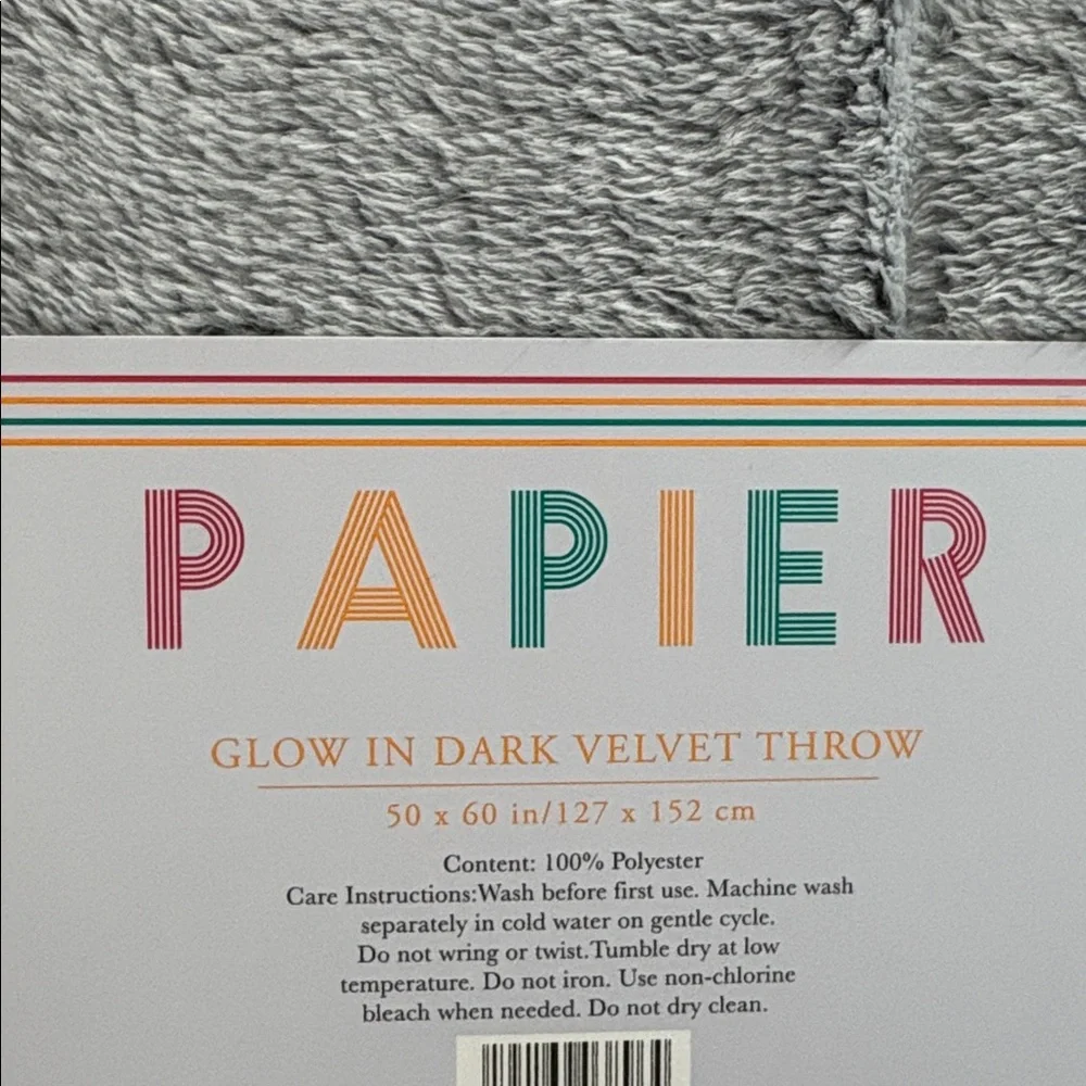 Papier NEW Glow in the Dark Velvet Throw Eyes Mouth Halloween 50 x 60 Polyester